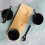 Miseczki na sosy przekąski z łyżeczkami ceramiczne czarne 90ml deska bambus